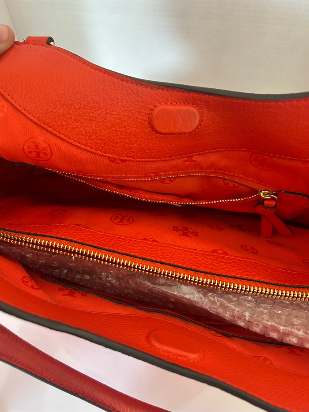 Tory Burch Bombe T East/West
Tote, red/orange (coral) - Picture 6 of 17